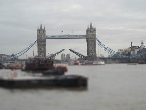 Tower Bridge tiltshift2.jpg